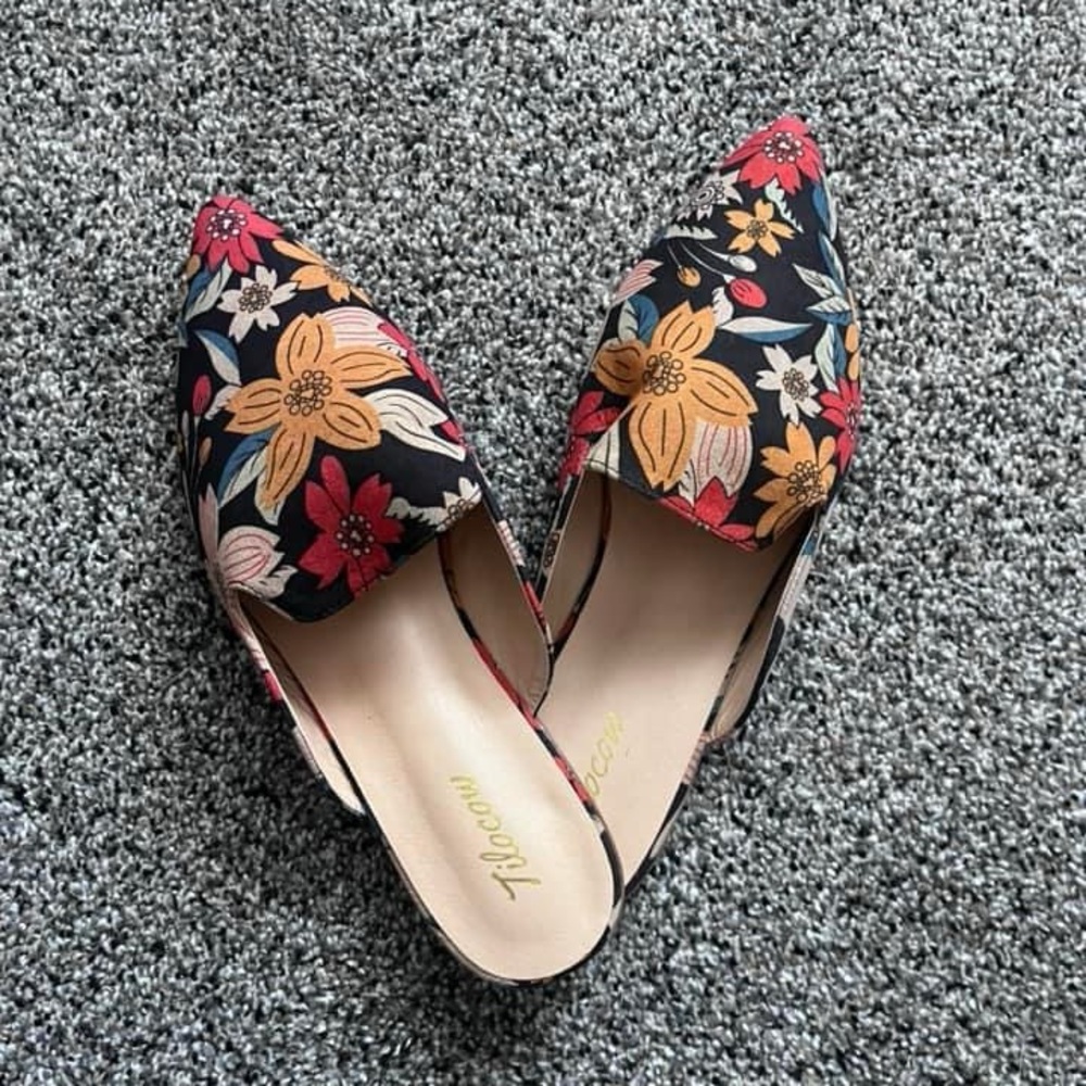 Women’s floral flats